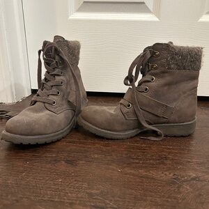 Women’s Sz 6 winter Boots